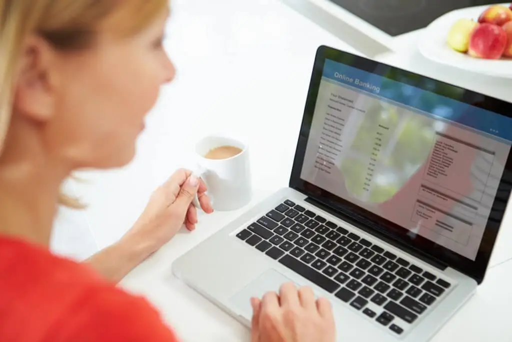 Woman purchasing Mailing List online
